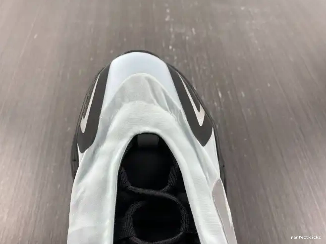 MNVN Adidas Blue Tint Boost GZ0711 700 Yeezy 0702